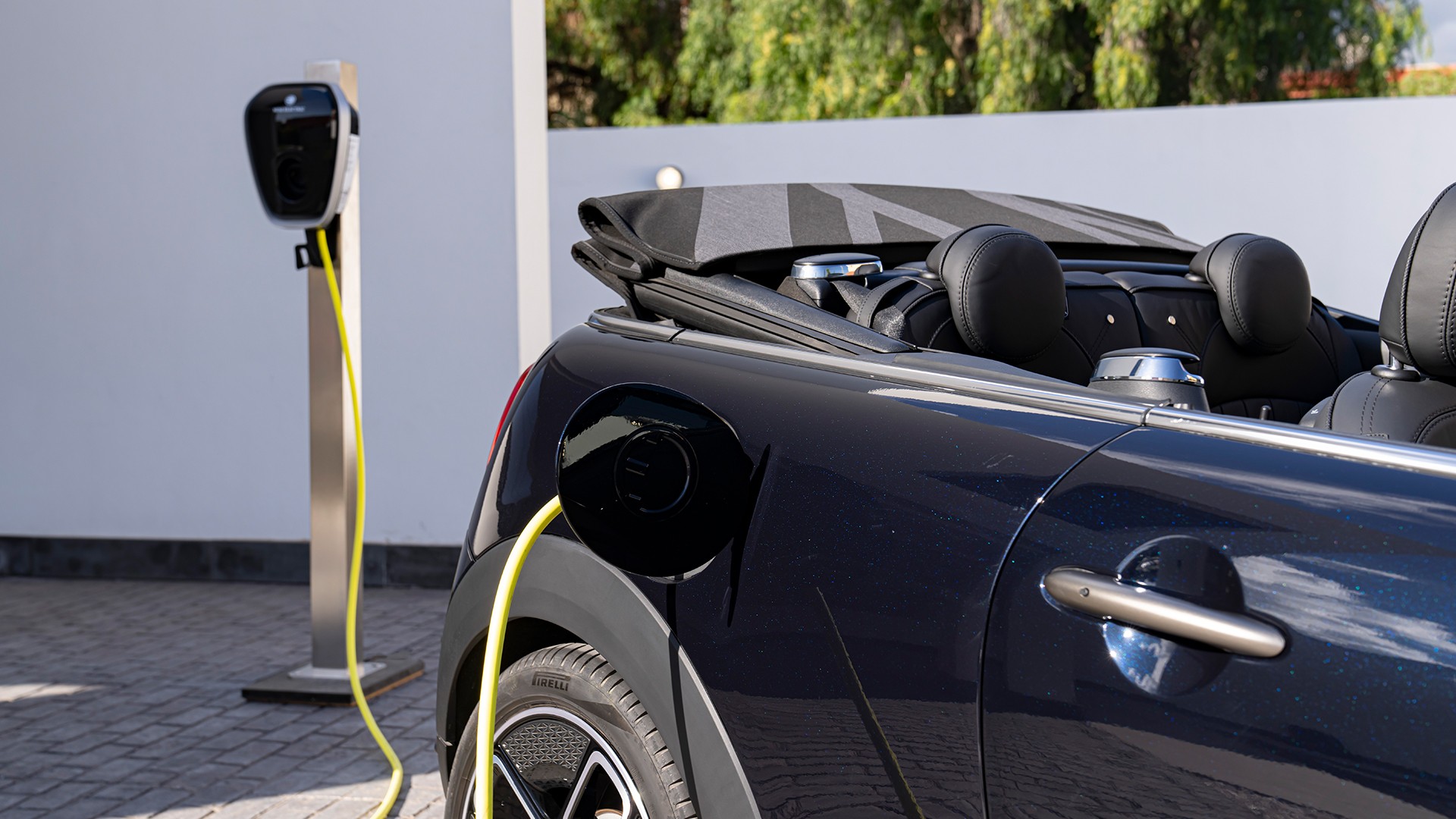 MINI CABRIO 100% ELECTRIQUE - Port de recharge